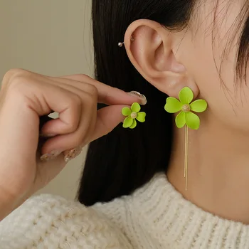 Koreaanse Asymmetrische Bloem Stud Oorbellen Voor Vrouwen Zoete Bloemen Zirkoon Charme Earring Meisjes Bruiloft Kerst Sieraden Geschenken
