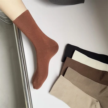 Dames Sokken koreaanse Stijl Nieuwe Mode Najaar Retro Stapel Sokken Voor Dames Simp Effen Kleur Sports Katoen Absorbeert Zweet Casual